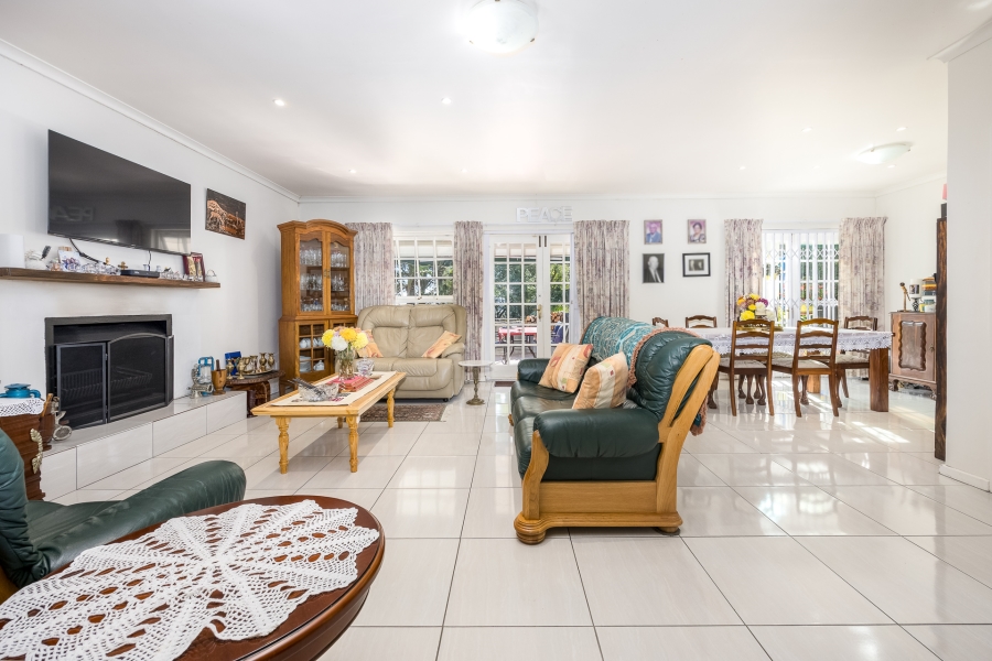 3 Bedroom Property for Sale in Zevenwacht Farm Village Western Cape